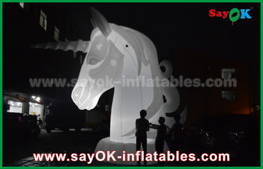 Единорог лошади полностью белой ткани Оксфиорд раздувной с светом СИД