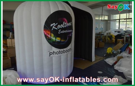 Смешная будочка фото подпирает напечатанную логотипом раздувную портативную машинку будочки фото для принимать фото